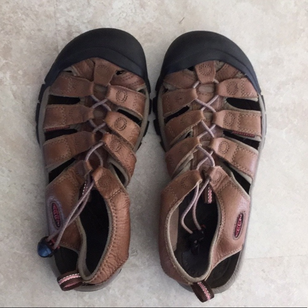 Women’s Keen shoes
